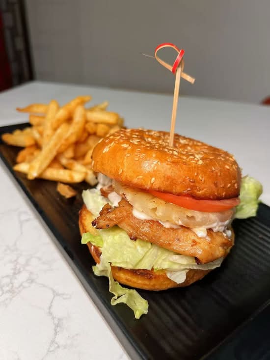 Grilled BBQ Chicken Burger (板烧鸡腿堡）